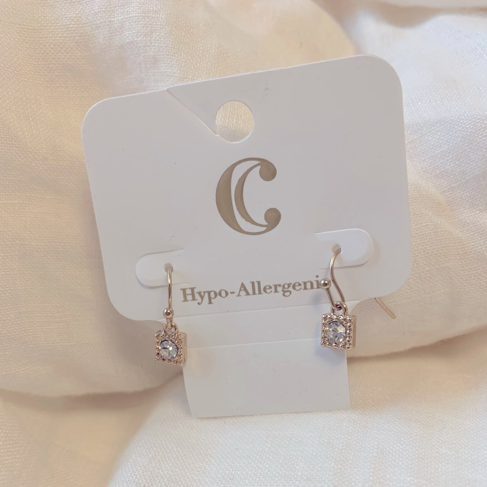 Charming Charlie • dangle earrings
